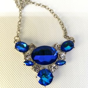 Nwot Beautiful 18 inch fashion jewelry statement piece necklace